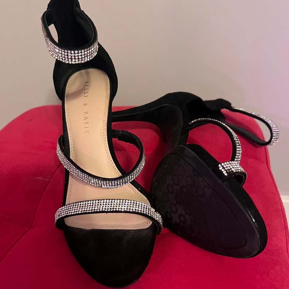 Kelly & Katie Women's Black and Silver Courts